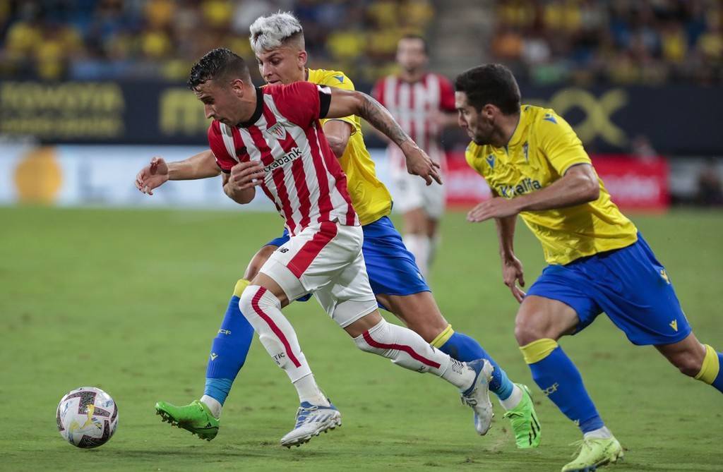 九游娱乐官方-皇家社会强势反弹备战国王杯转会期俄克拉荷马雷霆备战CBA季后赛，本菲卡今晚防线松动瞬间刷屏