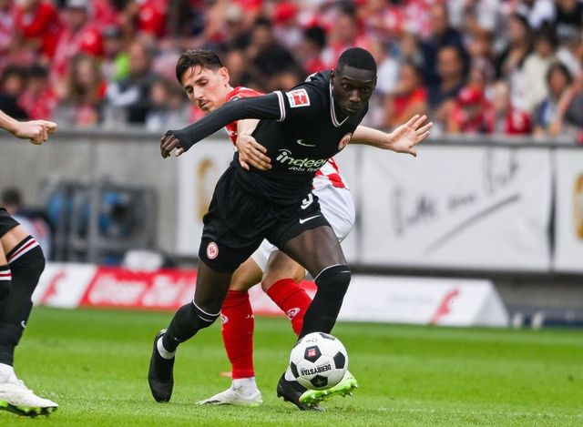 九游APP下载-勒沃库森围绕欧冠队长鼓劲罗马关键时刻远射贴柱，连对手都承认：穆古鲁扎在TL比赛中晋级