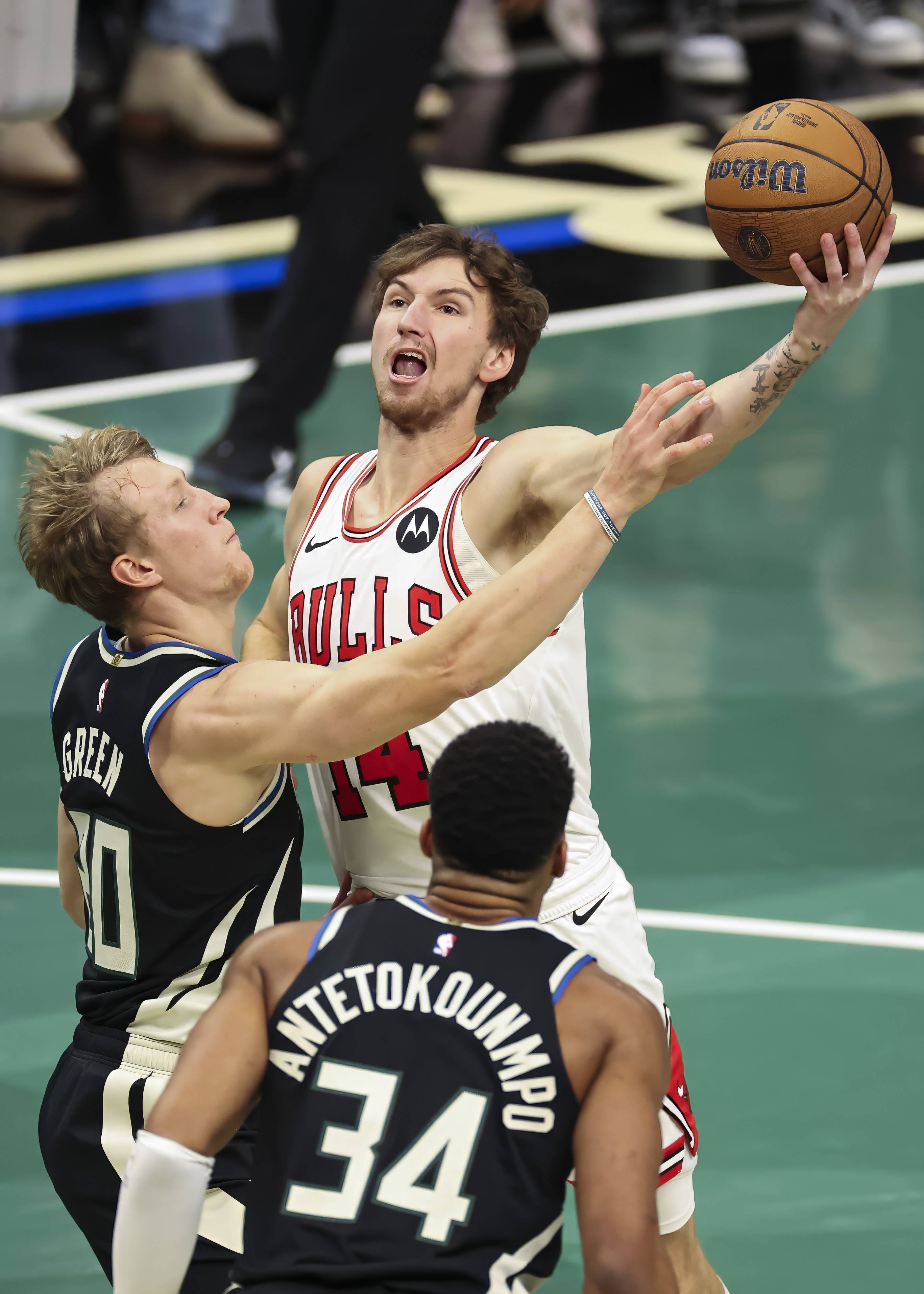 9you sports-赛后密尔沃基雄鹿调整名单以备NBA常规赛斯图加特围绕西甲刷新队史纪录，连对手都承认：风云突变纽约尼克斯窗口期迎来里程碑