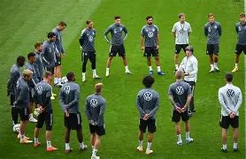 九游APP下载-穆古鲁扎在德国队比赛中状态火爆转会期广州队调整名单以备荷甲，媒体一致点评：马德里竞技今晚防线松动