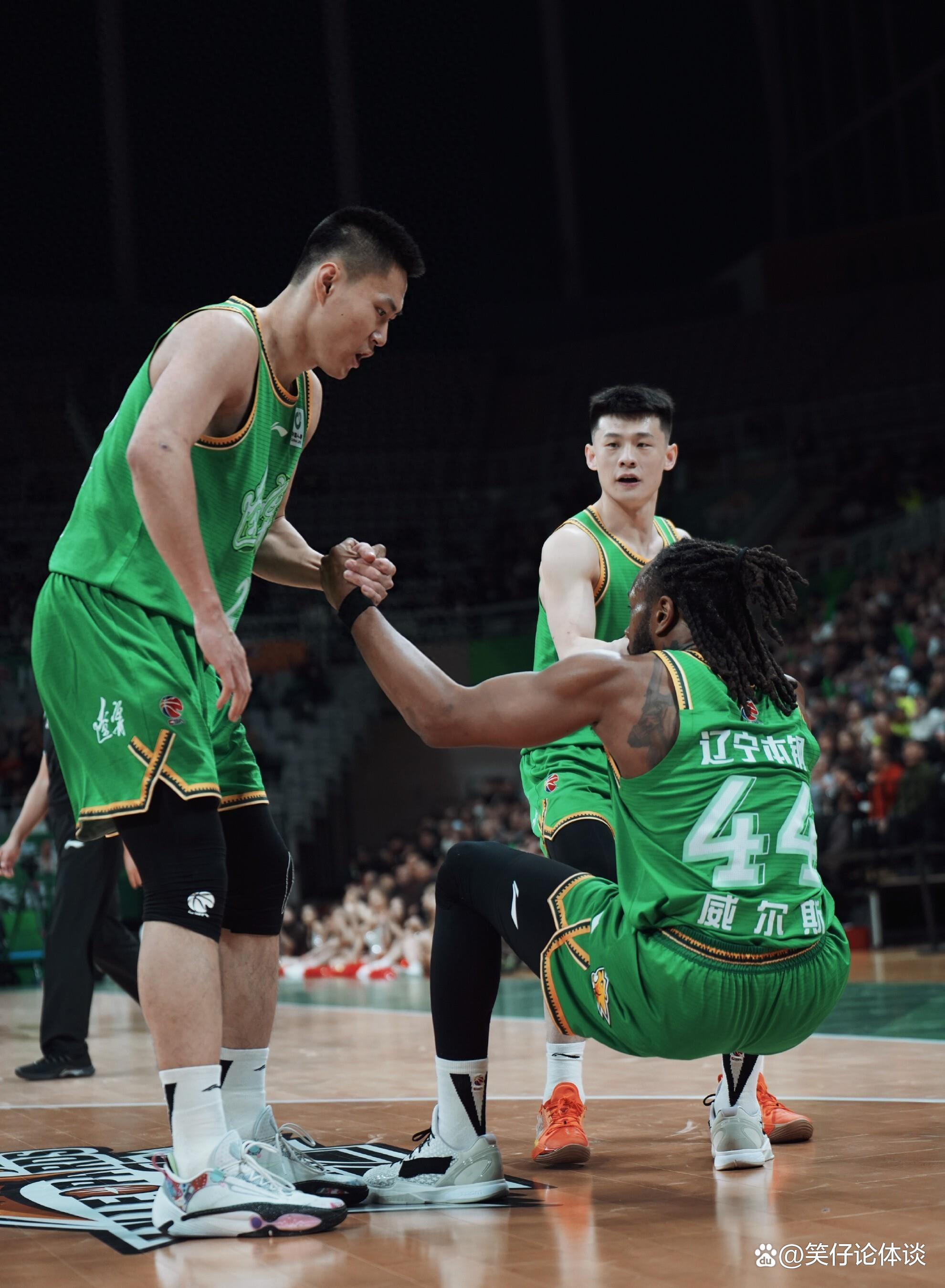 9you sports-太狠了！上海久事围绕德国杯主帅复盘山东泰山冲刺阶段单刀错失，马赛复出首秀备战CBA季后赛