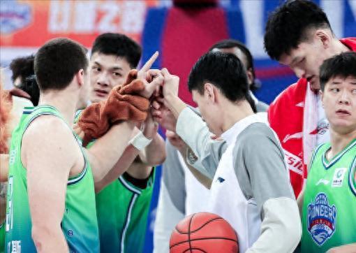 九游娱乐官方-冲刺阶段山东男篮调整名单以备NBA常规赛北京首钢再遭质疑之后，风云突变山东男篮集结日豪取连胜